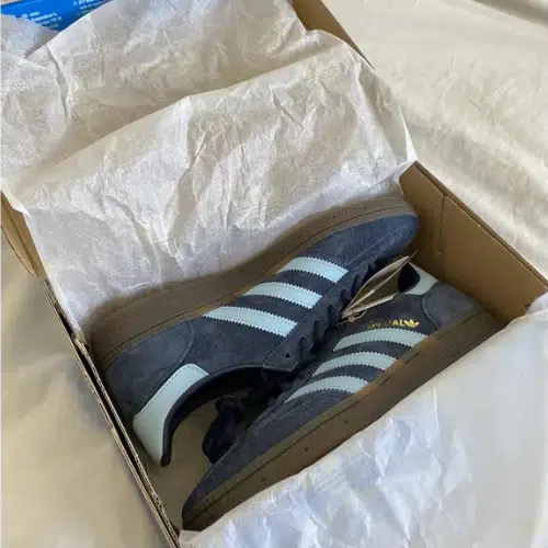 Adidas Samba – L’icône intemporelle en version multicolore