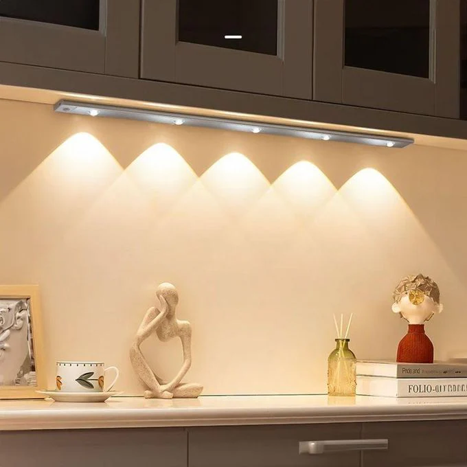 Lampe LED à détecteur de mouvement avec 5 ampoules sans fil rechargeable