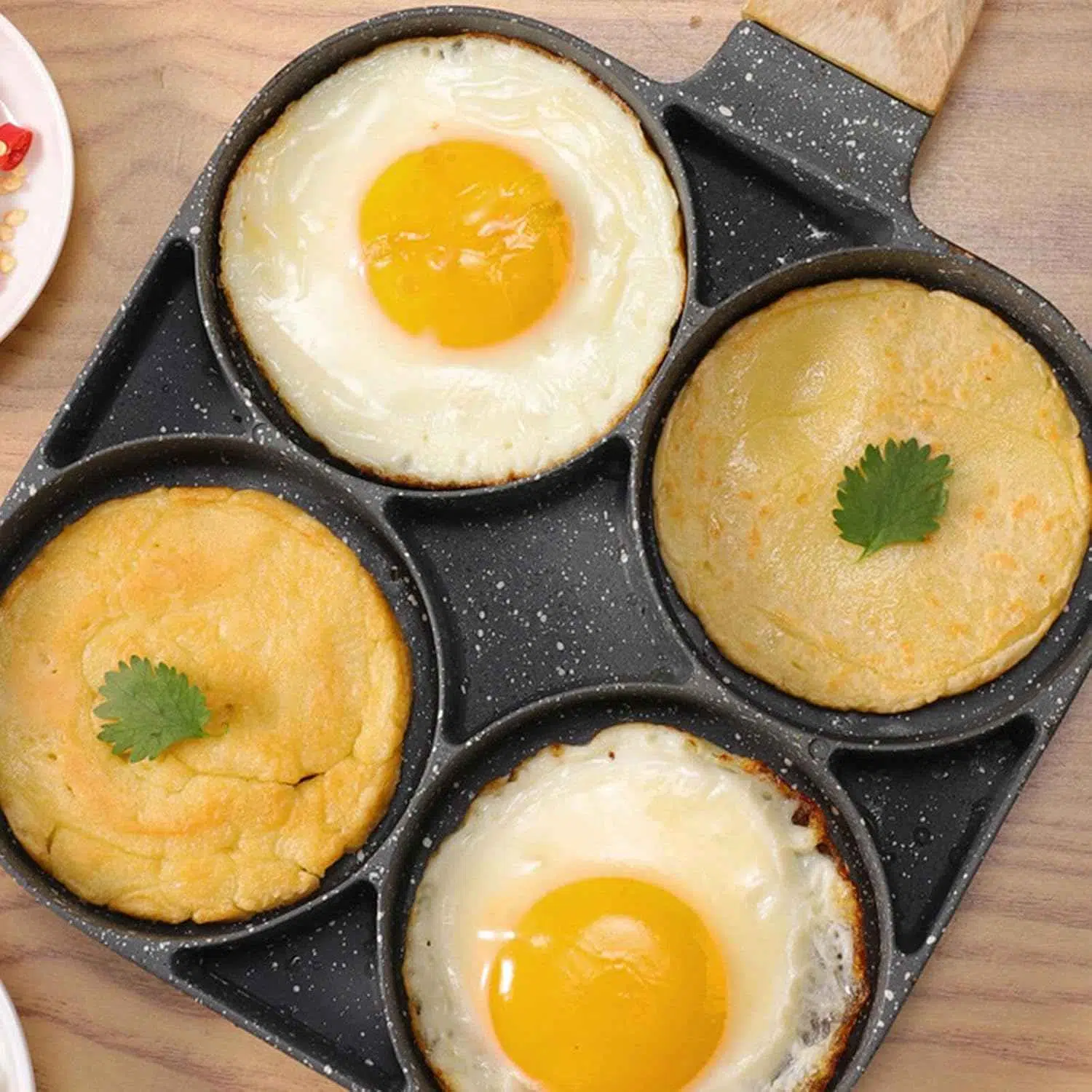 Poêle granite œufs et pancakes à 4 compartiments | مقلاة بيض وفطائر من الجرانيت