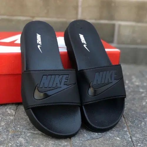 Claquettes Nike – Confort et style au quotidien