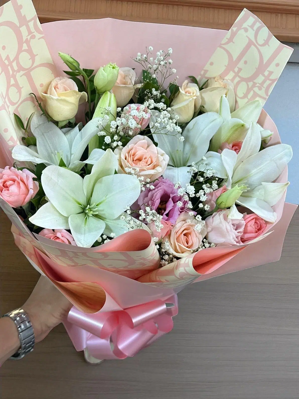 Bouquet Lys Blancs et Roses Pastel