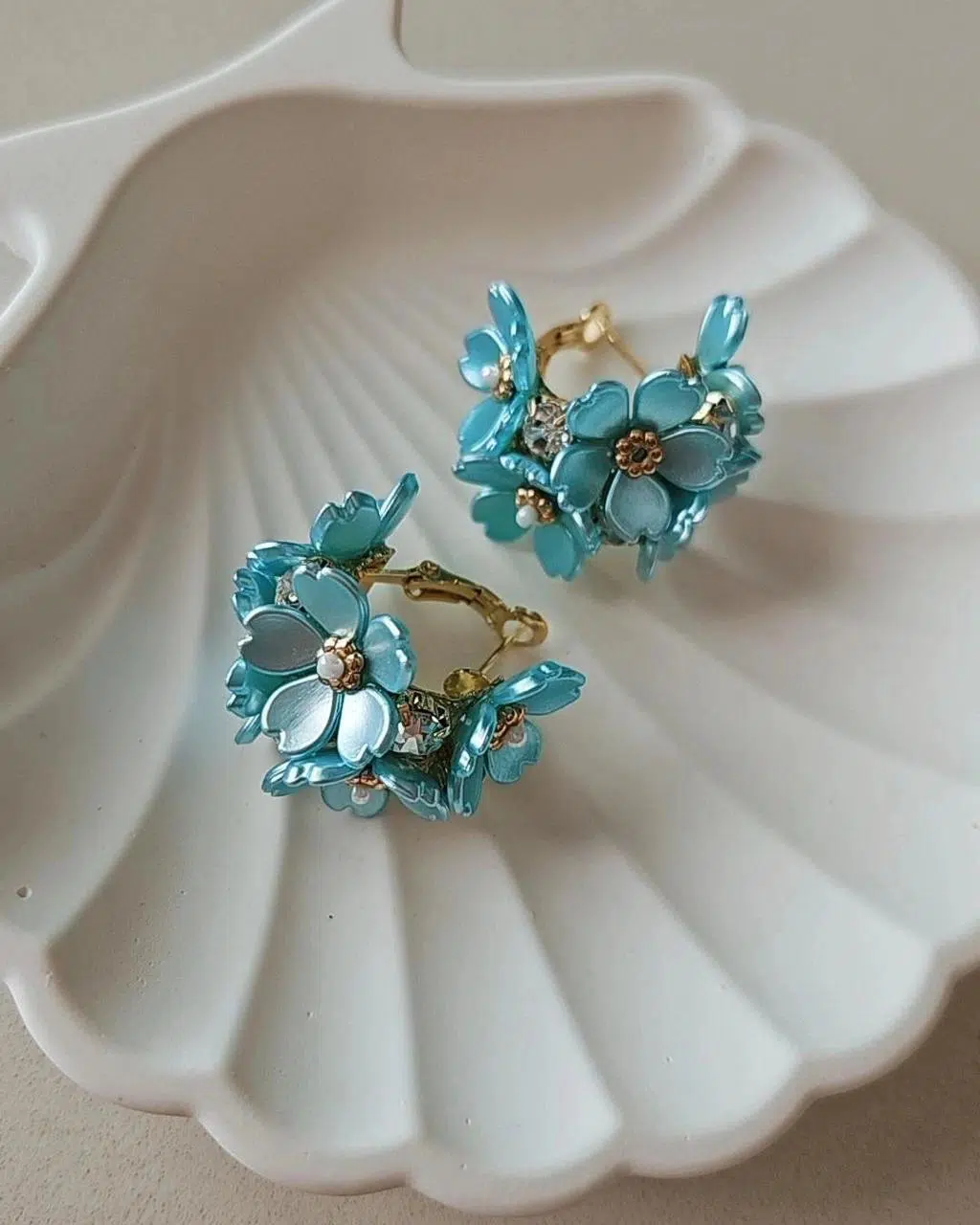 boucles fleurs bleu