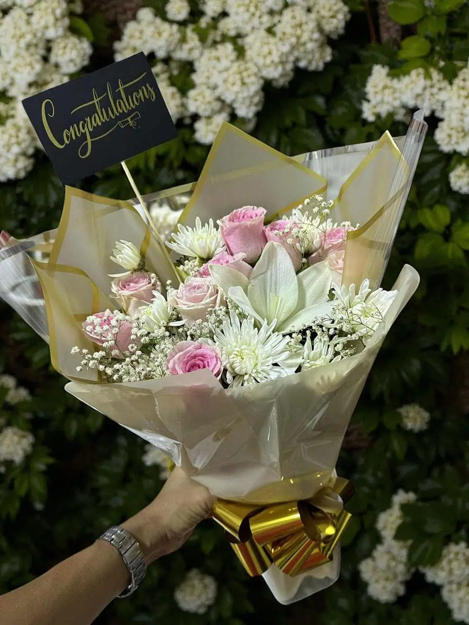 Bouquet Roses Roses et Fleurs Blanches