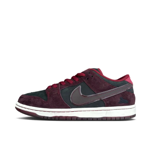 Nike SB Dunk Low Riot Skateshop