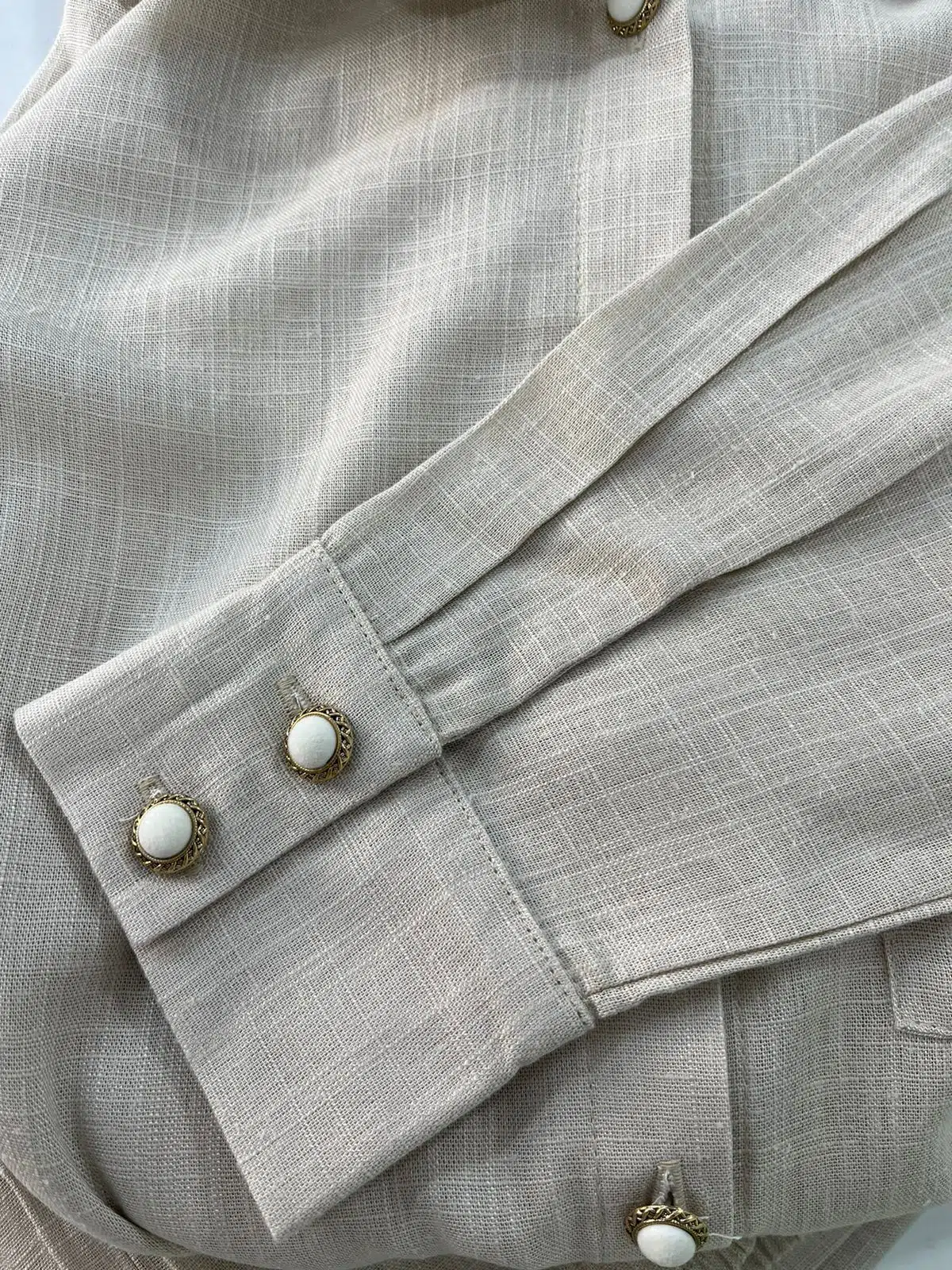 Ensemble femme en lin beige naturel  – chemise manches longues et pantalon large – WhatsApp Image 2025-06-14 à 15