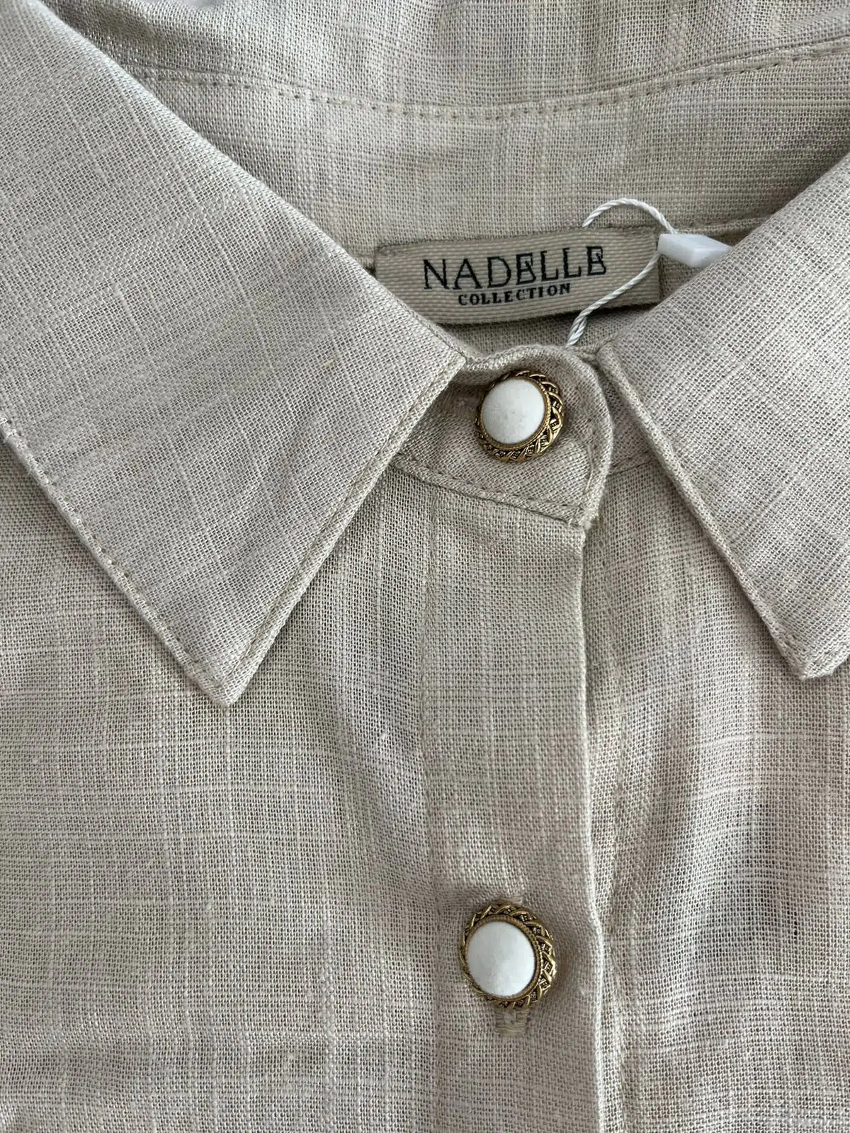 Ensemble femme en lin beige naturel  – chemise manches longues et pantalon large – WhatsApp Image 2025-06-14 à 15