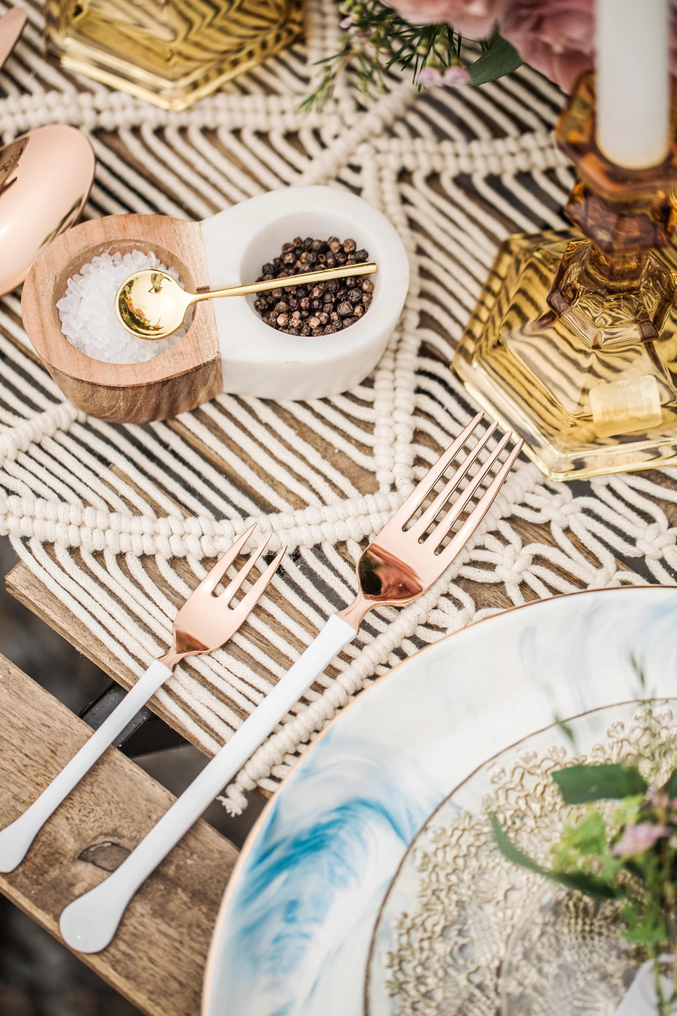 DINNER PARTY READY TABLEWARE