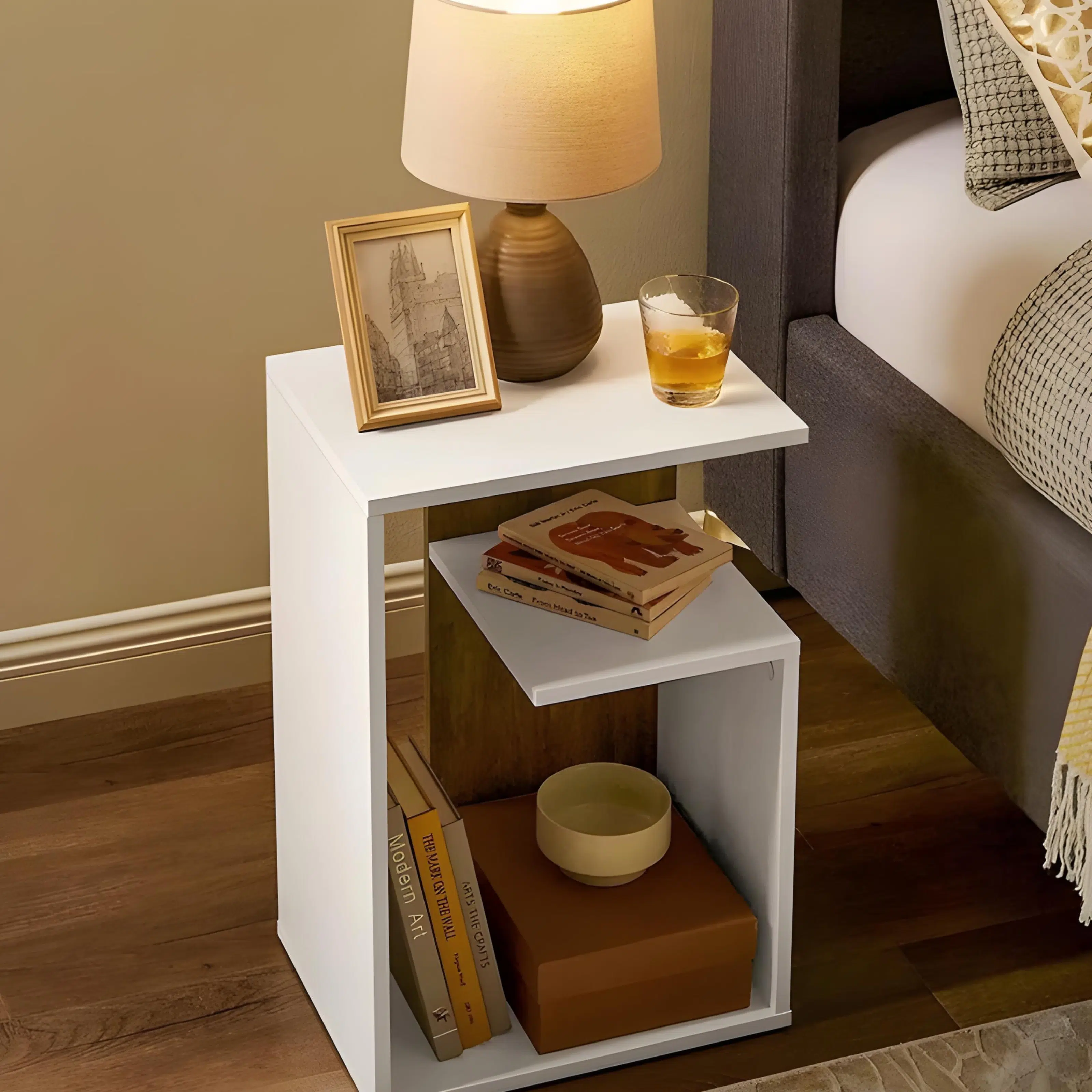 Table d’Appoint Forme G – Design Moderne & Compact