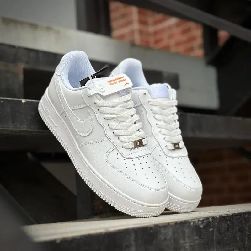 Nike Air Force 1 – Triple White / Triple Black