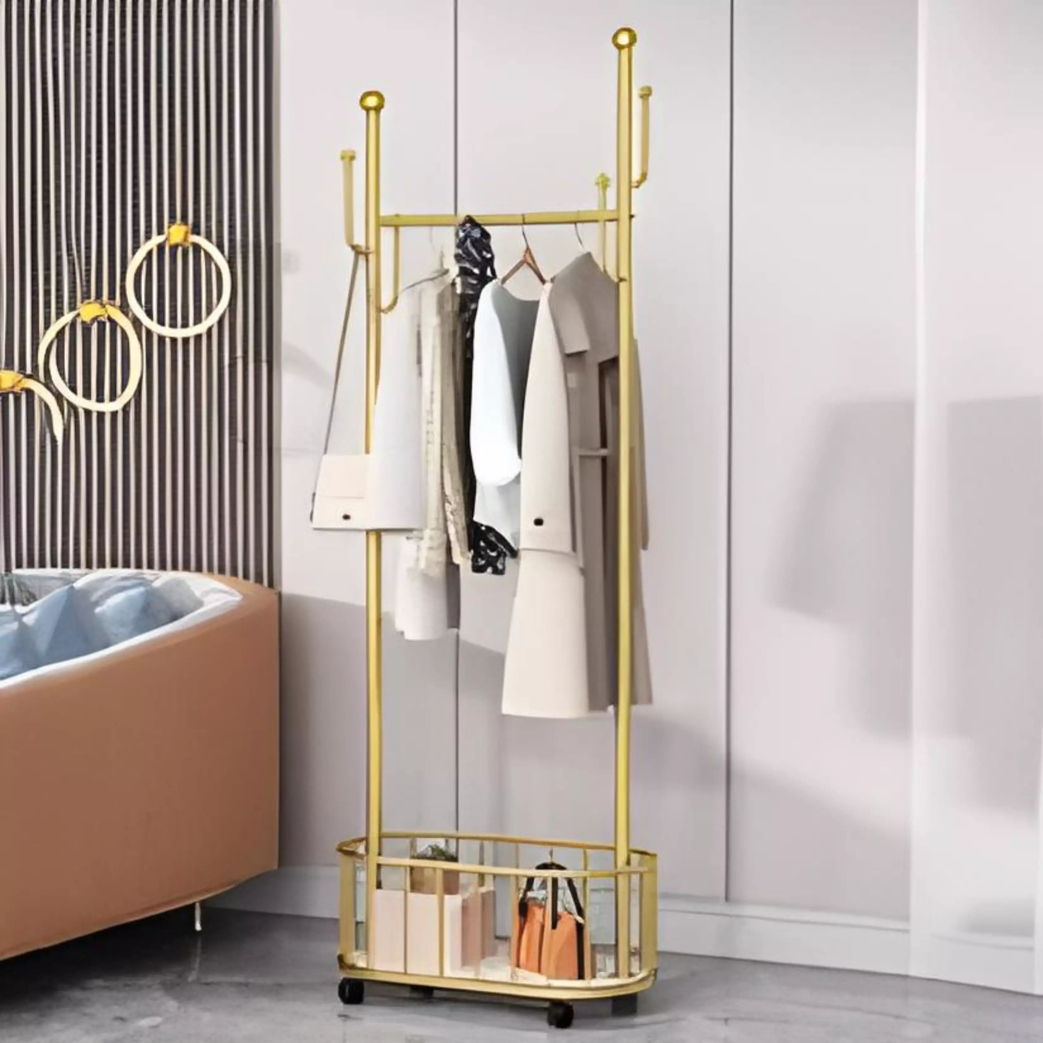 Porte Vetements en Metal Dore avec Roues